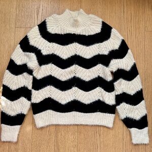 Black and Cream Zig Zag Mock Sweater NWOT - Size M
